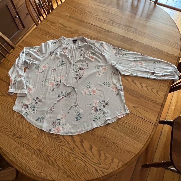 3X Torrid Chiffon-like Flowy Long-Sleeved Floral Blouse 🌸 - Picture 2 of 11